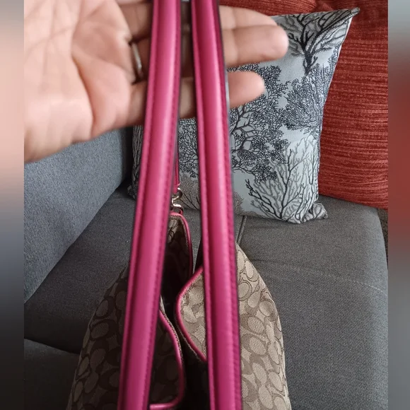 Coach Signature Canvas Shoulder Bag - Picture 4 of 11